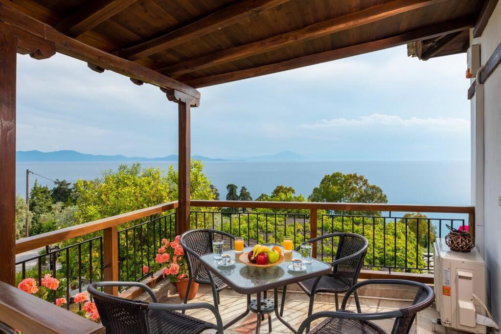 Seaside House With View Over Pagasitikos Afissos Exterior photo